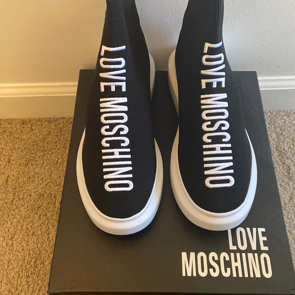 Love moschino sneakers Brand-new
